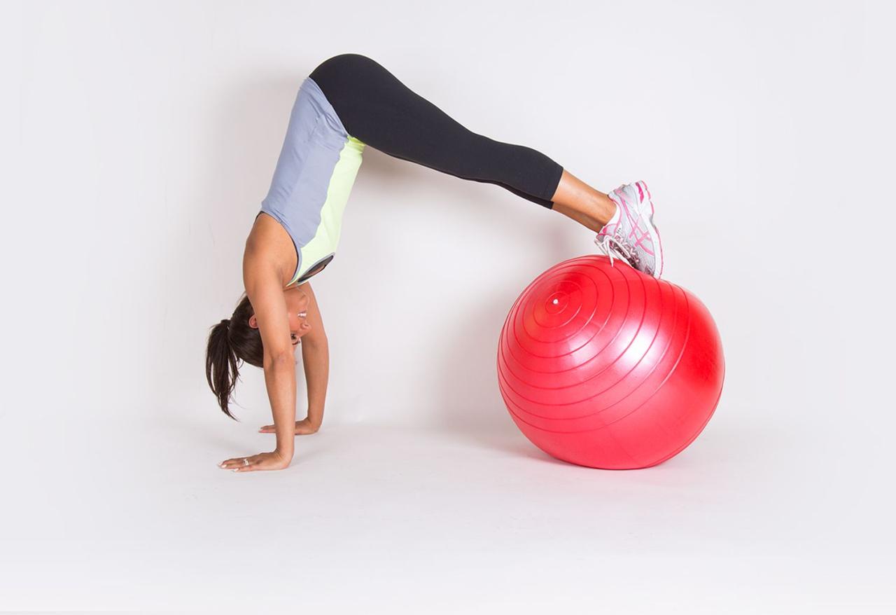 20 Super-Effective Stability Ball Exercises | Stability ball exercises ... 20 Super-Effective Stability Ball Exercises | Stability ball exercises ...